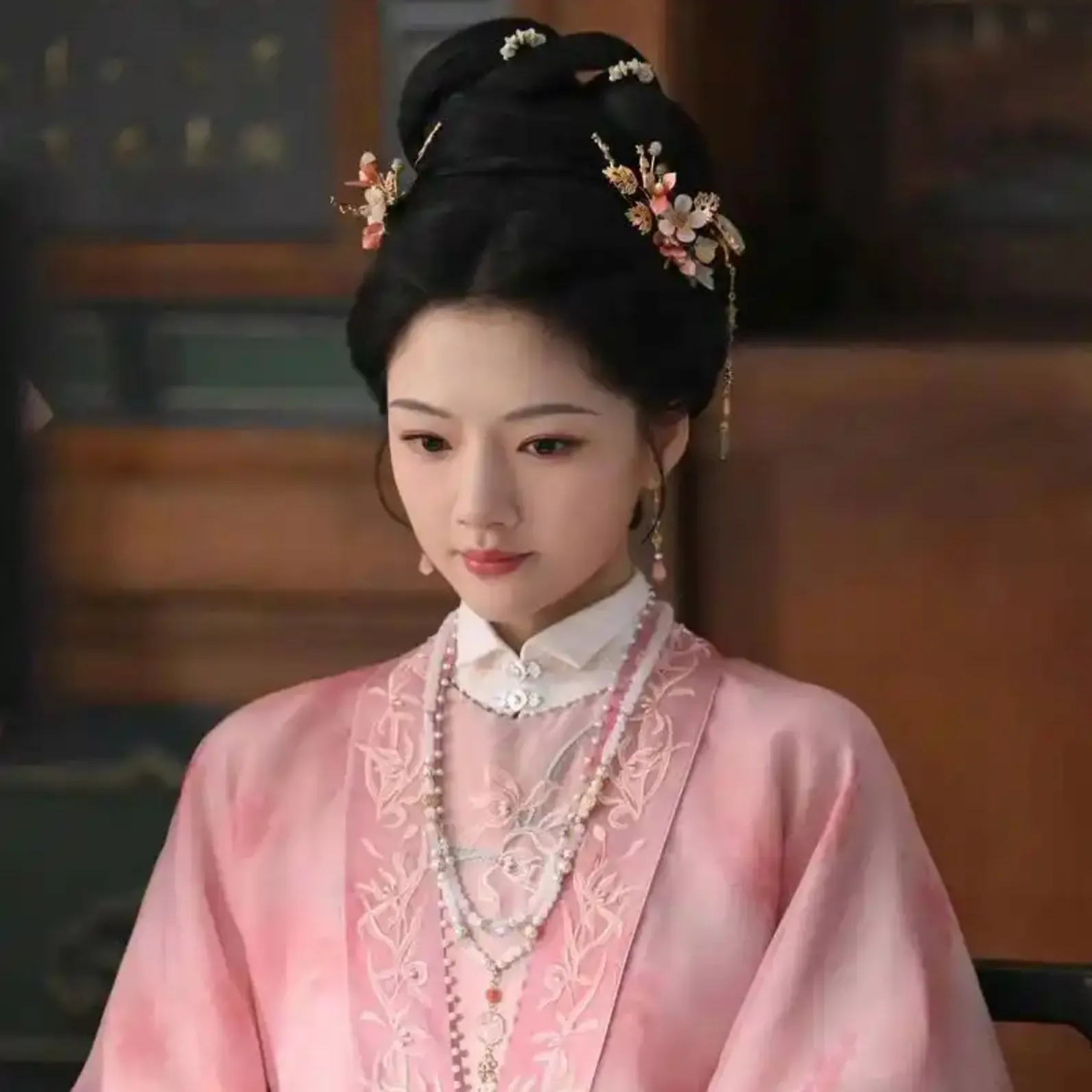 เริ่นหมิน (Ren Min) รับบท กู่จิ่นเจา — คู่แท้ฟ้าประทาน